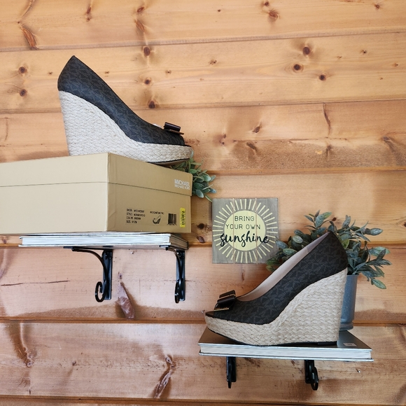 MICHAEL KORS Signature PVC Meg Wedges Jute Bow Espadrille Brown Platform Sz 8.5M - Picture 1 of 12